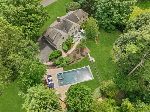 4 Reimer Rd, Westport, CT, 06880-2733 | Card Image