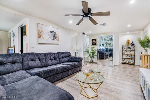 2012 Wright St, FORT MYERS, FL, 33916-4116 | Card Image