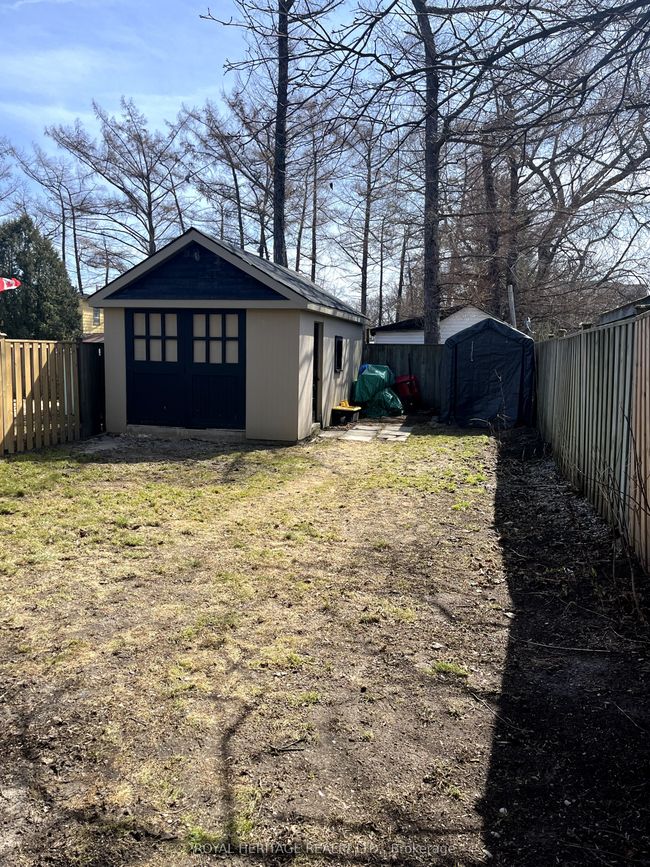 681 Athol St E, House attached with 4 bedrooms, 2 bathrooms and 5 parking in Oshawa ON | Image 38