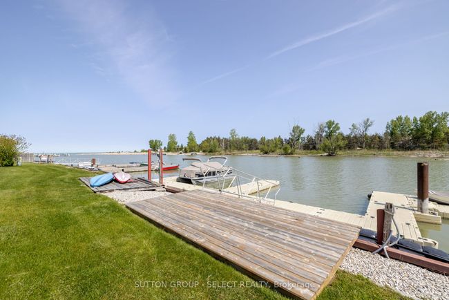 7474 Riverside Dr, House other with 3 bedrooms, 2 bathrooms and 6 parking in Port Franks ON | Image 42