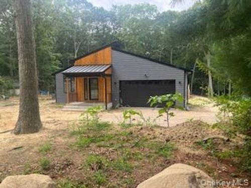 17 Bittersweet Ave, Hampton Bays, NY, 11946-1315 | Card Image