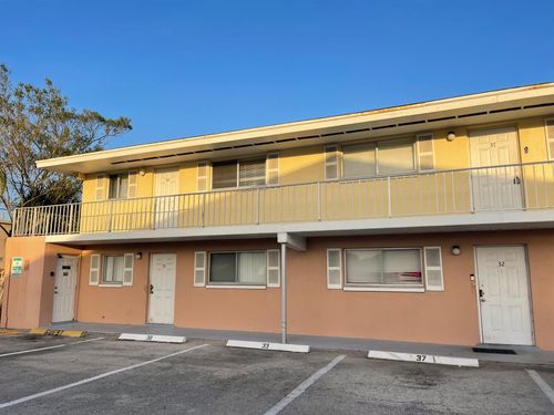 apt-d37-1501 Crescent Cir, Lake Park, FL, 33403-2267 | Card Image