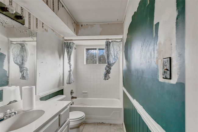 906 N Chamfer Way, House other with 4 bedrooms, 2 bathrooms and 2 parking in Crosby TX | Image 20