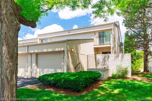 39478 Country Ln, Novi, MI, 48375-4591 | Card Image