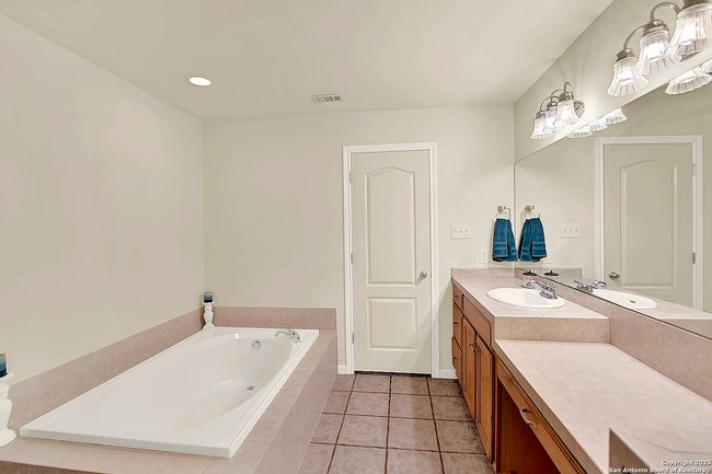 709 Voges St, House other with 4 bedrooms, 3 bathrooms and null parking in Poth TX | Image 31