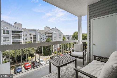 3-d2-3178 Summit Square Dr, OAKTON, VA, 22124-2879 | Card Image