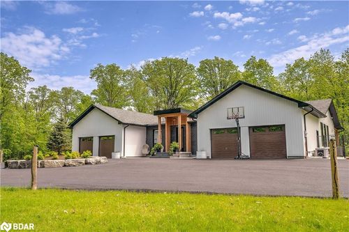 295 Allen Rd, Grimsby, ON, L3M4E7 | Card Image