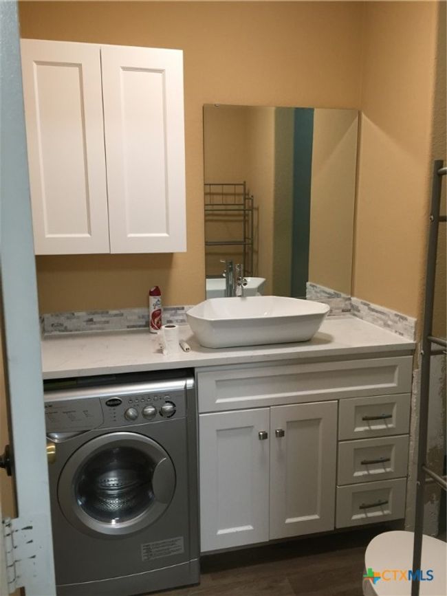 APT-101 - 4841 Highway 35 N, Condo with 2 bedrooms, 1 bathrooms and null parking in Rockport TX | Image 9