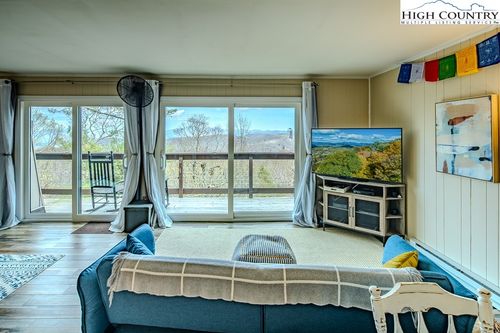 apt-g329-103 Upper Holiday Ln, Beech Mountain, NC, 28604-9924 | Card Image