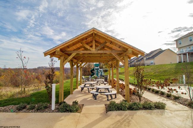 272 Red Oak Ln, Townhouse with 3 bedrooms, 3 bathrooms and 2 parking in Morgantown WV | Image 43