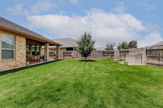 The spacious yard offers anabundance of room for a varietyof outdoor activities, whetheryou're passionate aboutgardening, enjoying playfulmoments with loved ones, orhosting lively gatherings withfamily and friends. | Image 26