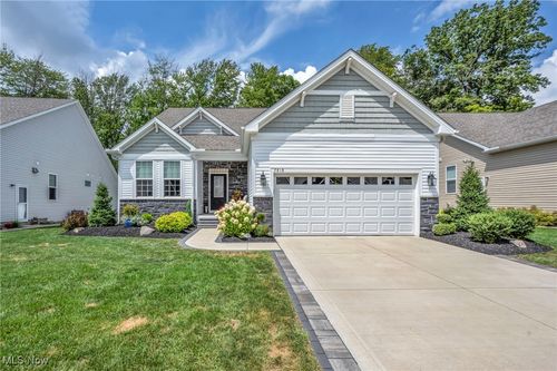 7818 Hunting Lake Dr, Concord Township, OH, 44077-8967 | Card Image