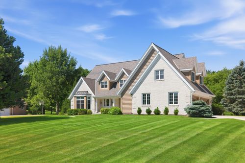 N28W30219 Red Hawk Ct, Pewaukee, WI, 53072-4270 | Card Image