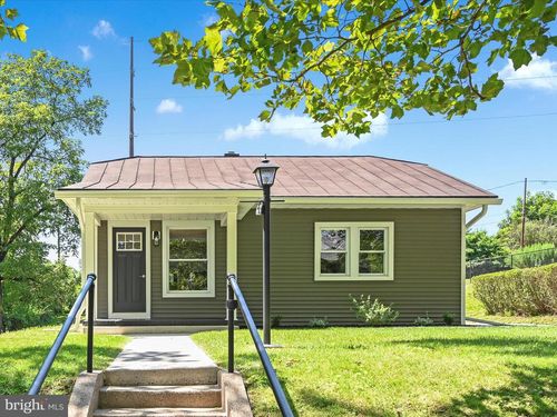 9 Hallton Hill Rd, Pine Grove, PA, 17963-9570 | Card Image