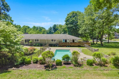 21 Vail Rd, Poughkeepsie, NY, 12603-6707 | Card Image
