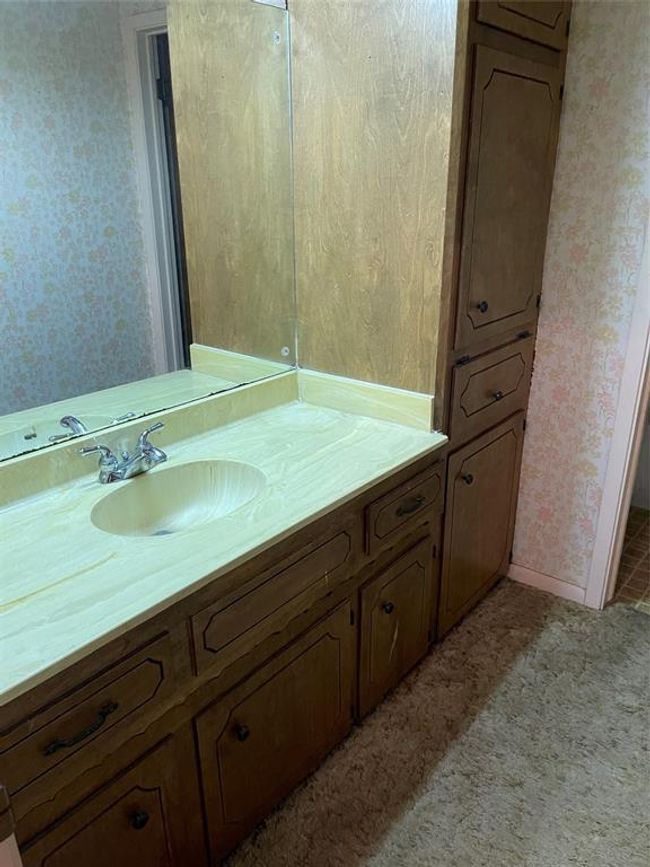 Hall Bathroom | Image 13