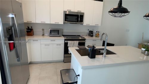 apt-402-8363 Nw 41st St, Doral, FL, 33166-6617 | Card Image