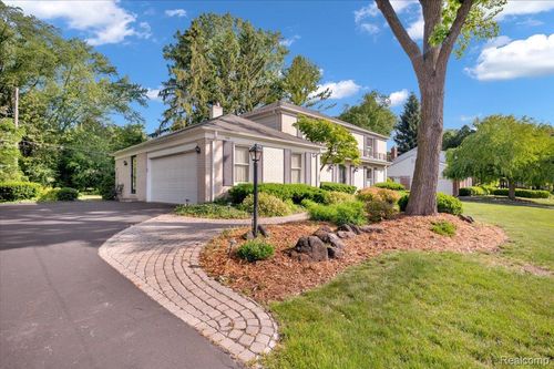 5116 Mohr Valley Ln, Bloomfield Hills, MI, 48304-3754 | Card Image
