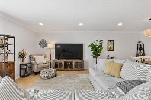 apt-15-98 Valley Rd, Cos Cob, CT, 06807-2224 | Card Image