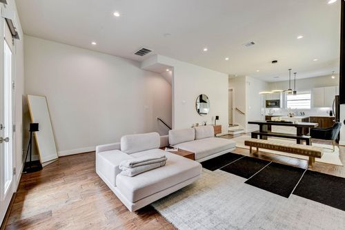 5857 Dolores St, Houston, TX, 77057-5601 | Card Image
