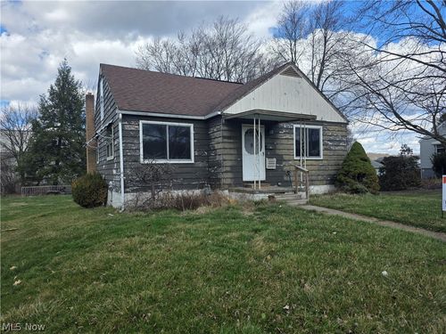 554 E Taggart St, East Palestine, OH, 44413-2409 | Card Image