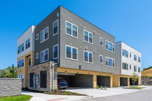 q303-8333 S S Iris Lumi Ln W, Midvale, UT, 84047 | Card Image