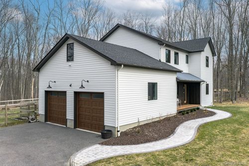 572 Greenville Tpke, Middletown, NY, 10940-7185 | Card Image