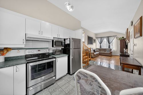 91 Ellendale Dr, Scarborough, ON, M1P1N7 | Card Image
