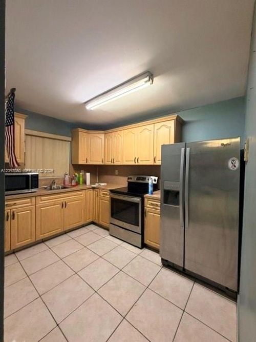 203-1111 Nw 19th Avenue, Miami, FL, 33125 | Card Image