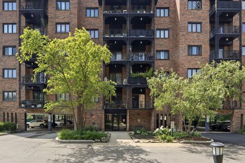 305-9331 Landings Ln, Des Plaines, IL, 60016-5241 | Card Image