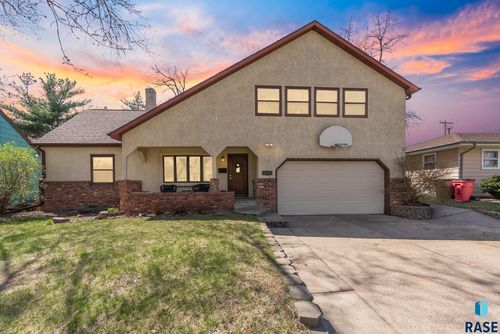2301 E Willow Leaf St, Sioux Falls, SD, 57110 | Card Image