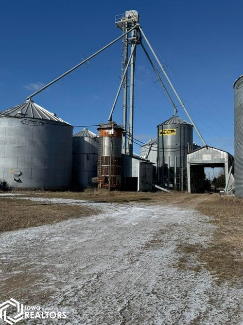 13942 County Road X61, Muscatine, IA, 52761-8643 | Card Image
