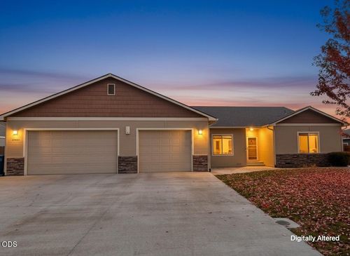 3821 Valinda Way, Klamath Falls, OR, 97603-7583 | Card Image