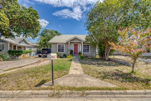 111 E Leona St, Uvalde, TX, 78801-4702 | Card Image