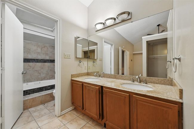 APT-180 - 543 Ranch Trl, Condo with 3 bedrooms, 2 bathrooms and null parking in Irving TX | Image 9