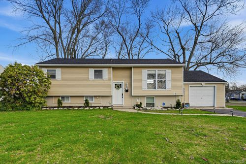 2903 Sipp Ave, Medford, NY, 11763-1984 | Card Image