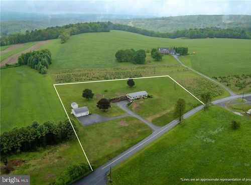 1195 Hemlock St, Palmerton, PA, 18071-6059 | Card Image
