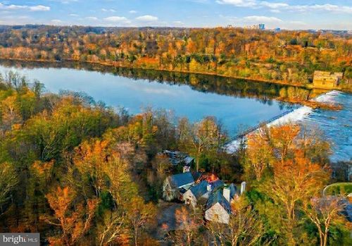 1100 Crest Ln, MCLEAN, VA, 22101-1815 | Card Image