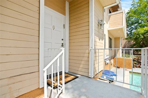 6-5340 Wilkinson Ave, Valley Village, CA, 91607-2481 | Card Image