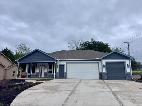8675 Eagle Creek Drive, De Soto, KS, 66018 | Card Image