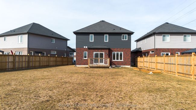 33 Cinnamon St, House other with 3 bedrooms, 3 bathrooms and 2 parking in Thorold ON | Image 23