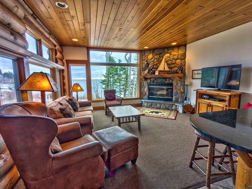 400-2826 Highway 61, Two Harbors, MN, 55616-2004 | Card Image