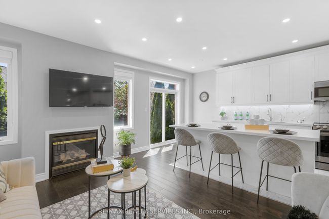31 Sedgeway Hts, House attached with 3 bedrooms, 4 bathrooms and 3 parking in Vaughan ON | Image 8