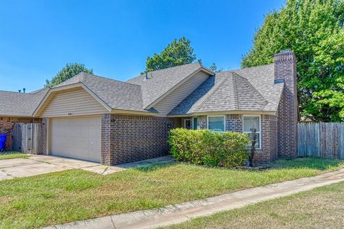 1716 Wilderness Dr, Norman, OK, 73071-6102 | Card Image