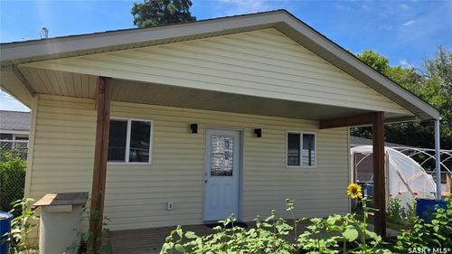 1005 Lillooet St W, Moose Jaw, SK, S6H4Z9 | Card Image