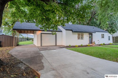 2154 Hickory Ln, Fremont, NE, 68025-2647 | Card Image
