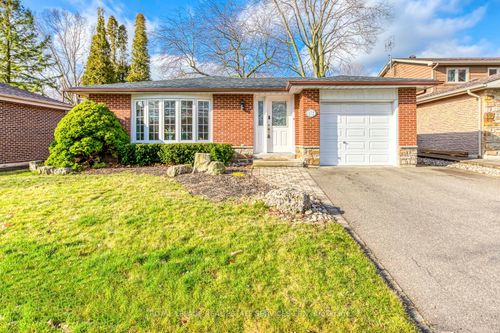 172 Arichat Rd, Oakville, ON, L6J5N4 | Card Image