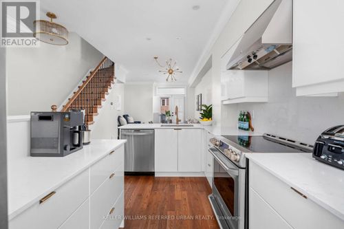 23 East York Avenue, Toronto (Broadview North), ON, M4K3Z8 | Card Image