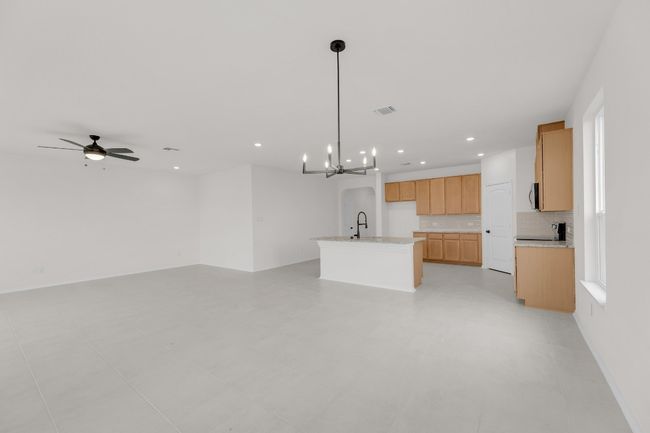 15009 Kiger Mustang Dr, House other with 4 bedrooms, 2 bathrooms and 2 parking in Manor TX | Image 5