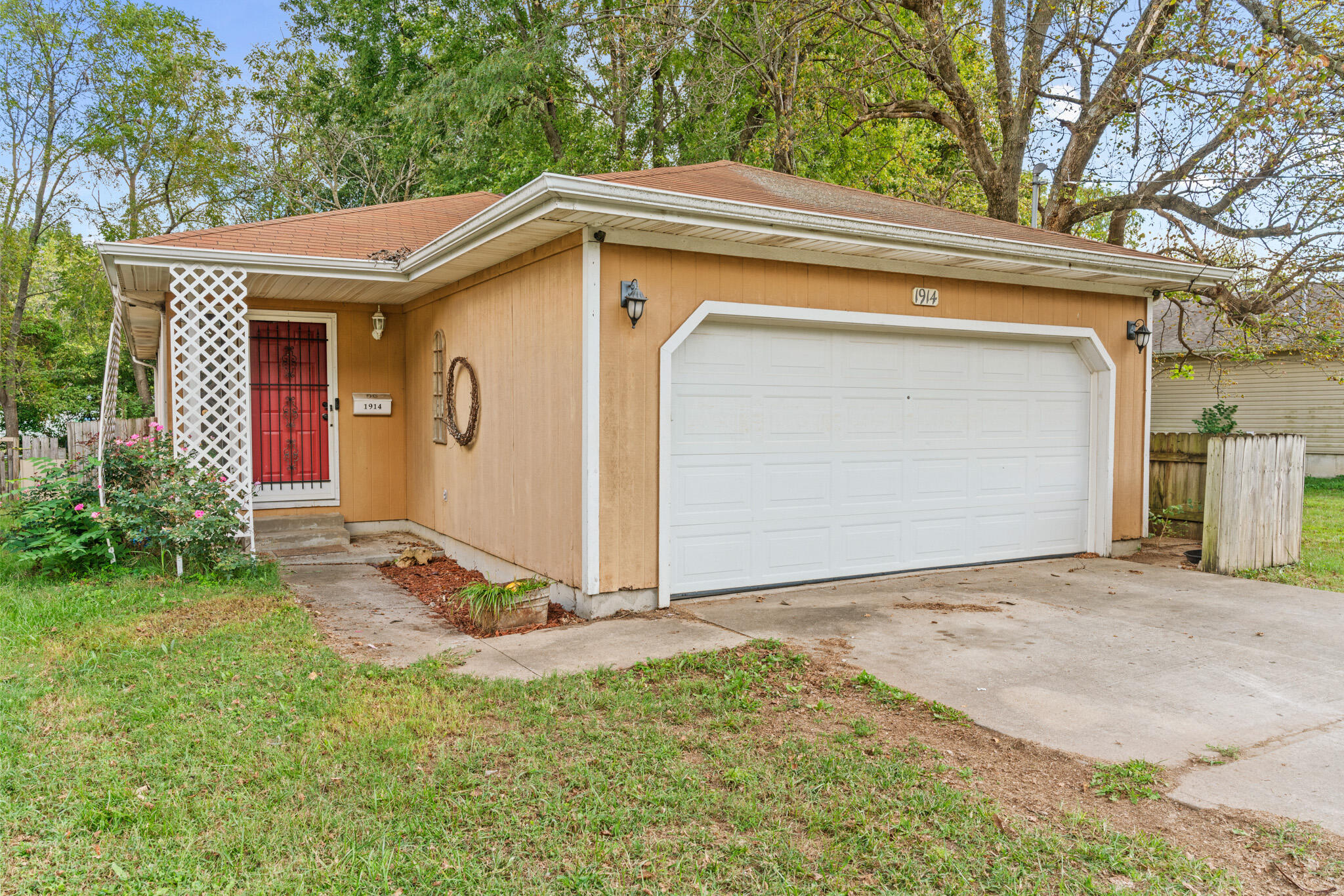 Golden Ave, Springfield, MO 65802